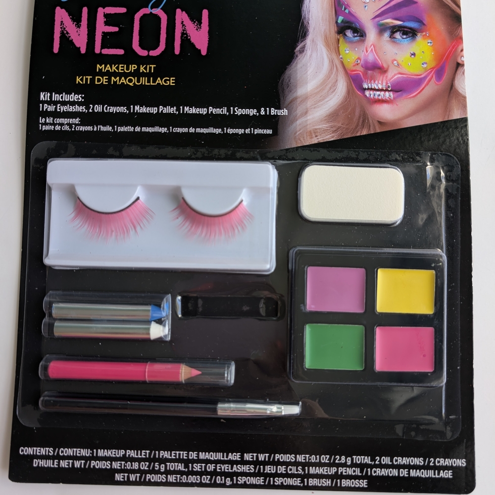 Makeup Kit with Pink Eyelashes